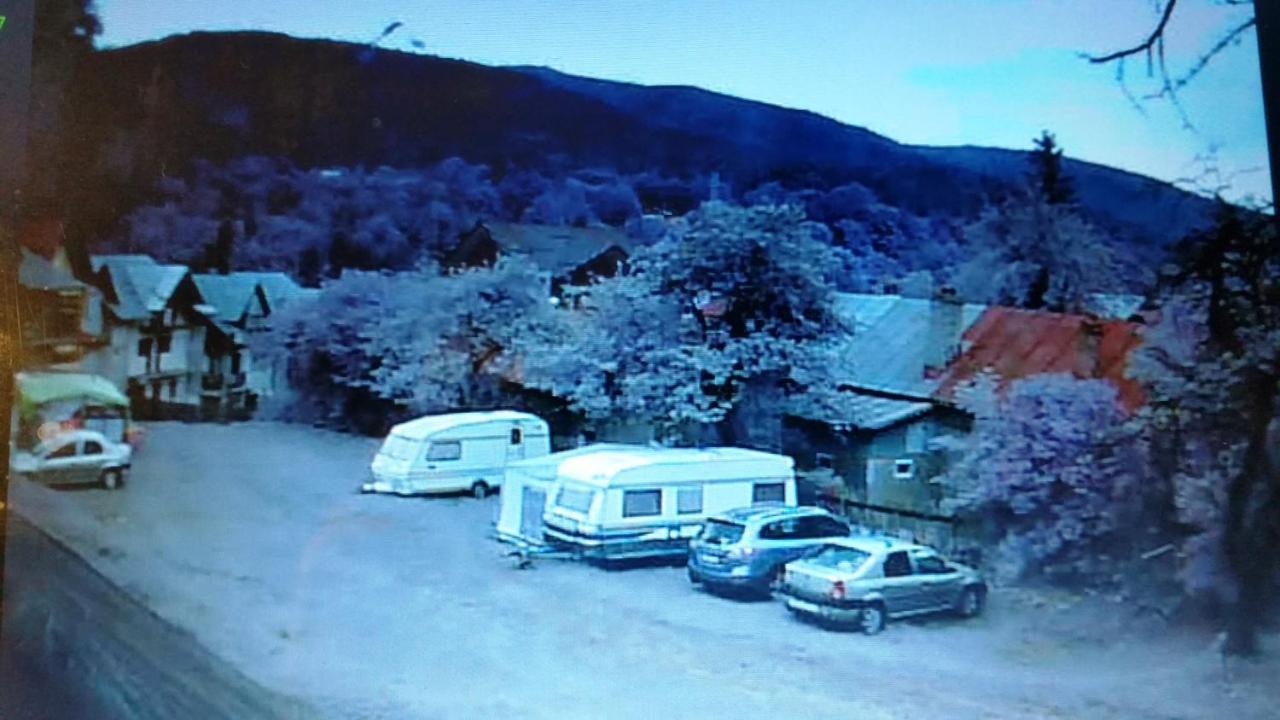 Camping Aviator, Numai Teren, Campare Pentru Rulote Autorulote Personale, Campingul Nu Are Rulote !!! Busteni Buşteni Exterior foto